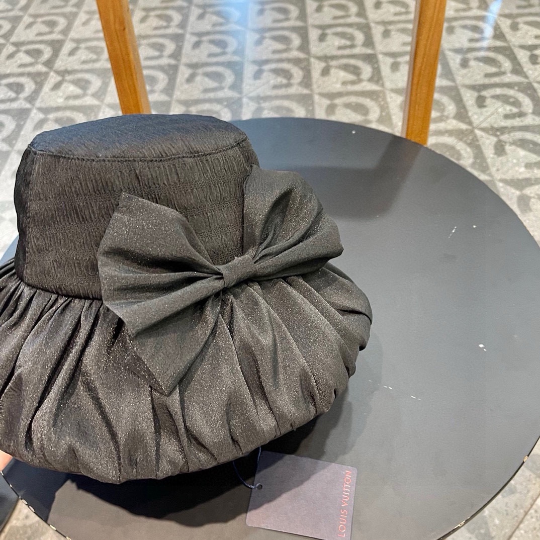  LouisVuitton🧢路易威登新款渔夫帽女夏气质大檐显脸小度假海边沙滩防晒太阳帽