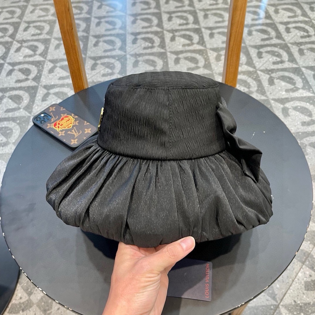  LouisVuitton🧢路易威登新款渔夫帽女夏气质大檐显脸小度假海边沙滩防晒太阳帽