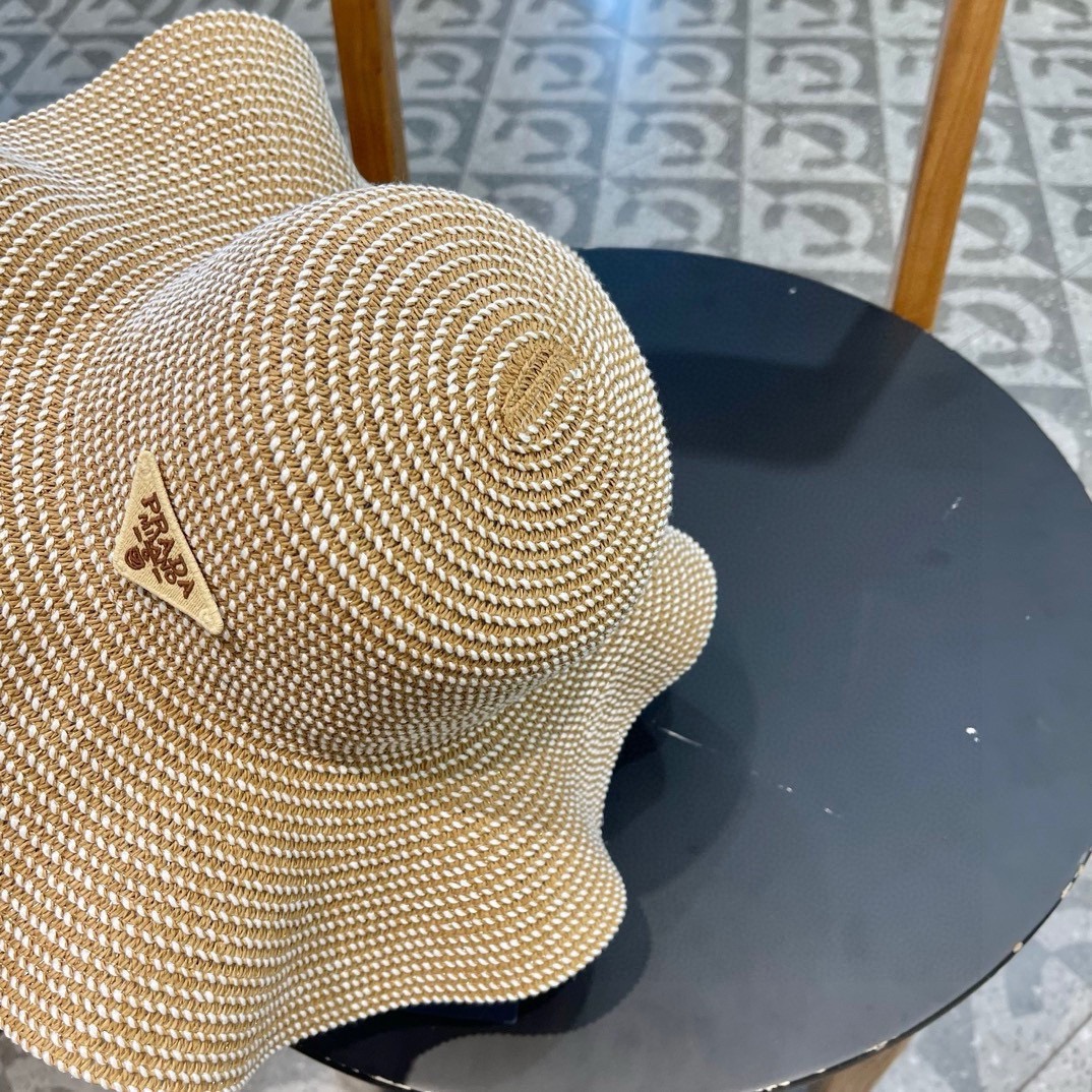   PRADA普拉达荷叶草帽， 重工设计简约百搭款，头围57cm