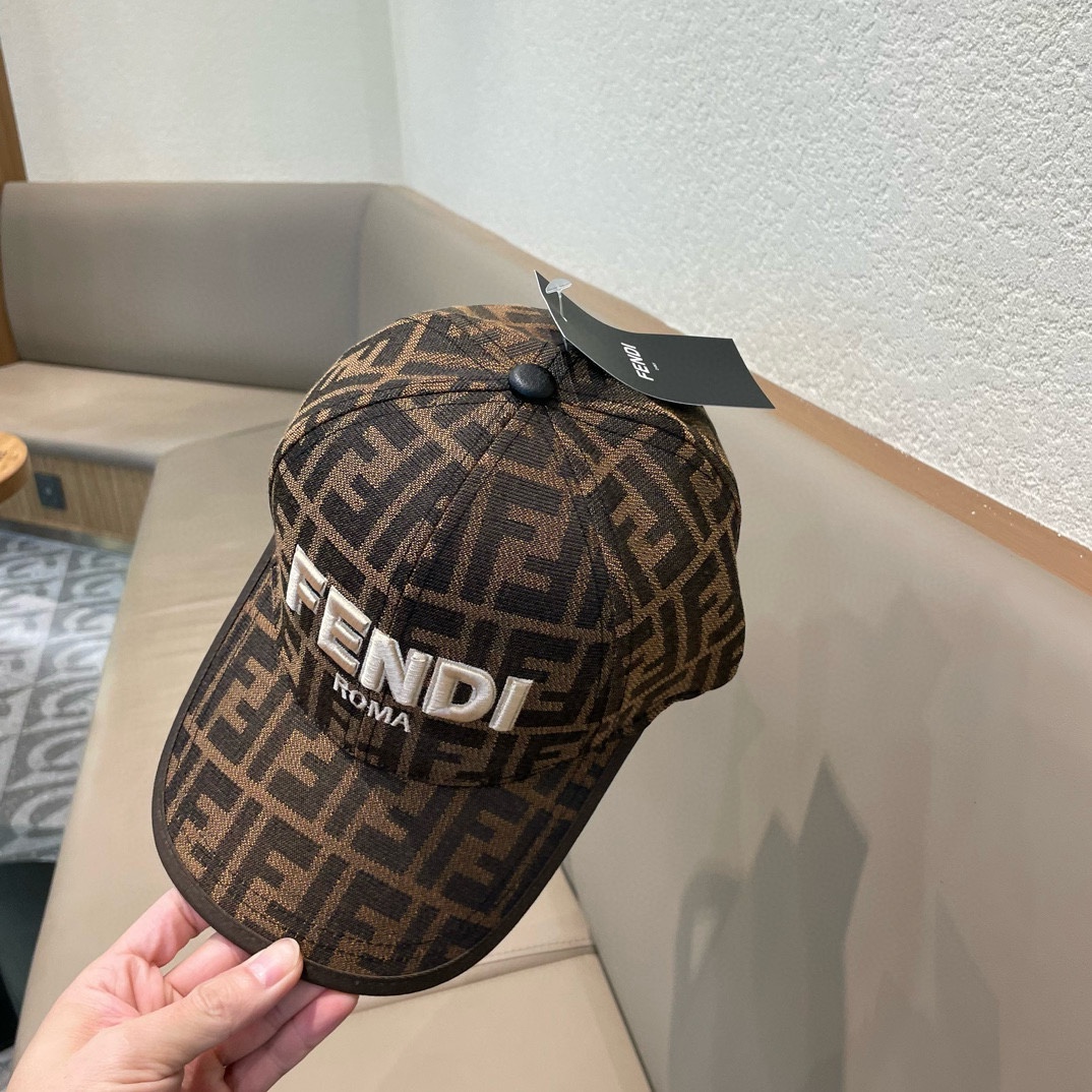  FENDI 芬迪 时装棒球帽新款 流行趋势 喜欢看到收哦 🥰质量超赞哦