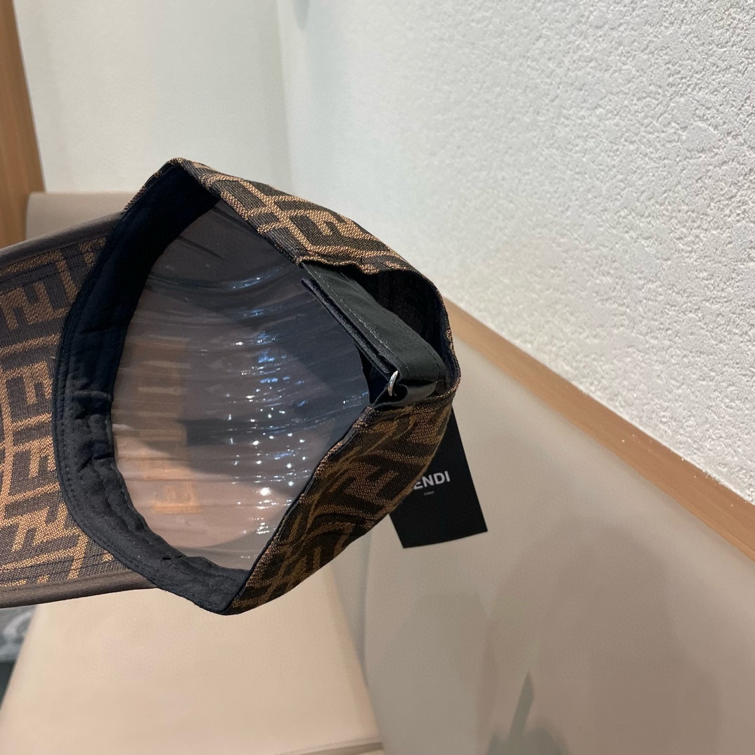  FENDI 芬迪 时装棒球帽新款 流行趋势 喜欢看到收哦 🥰质量超赞哦