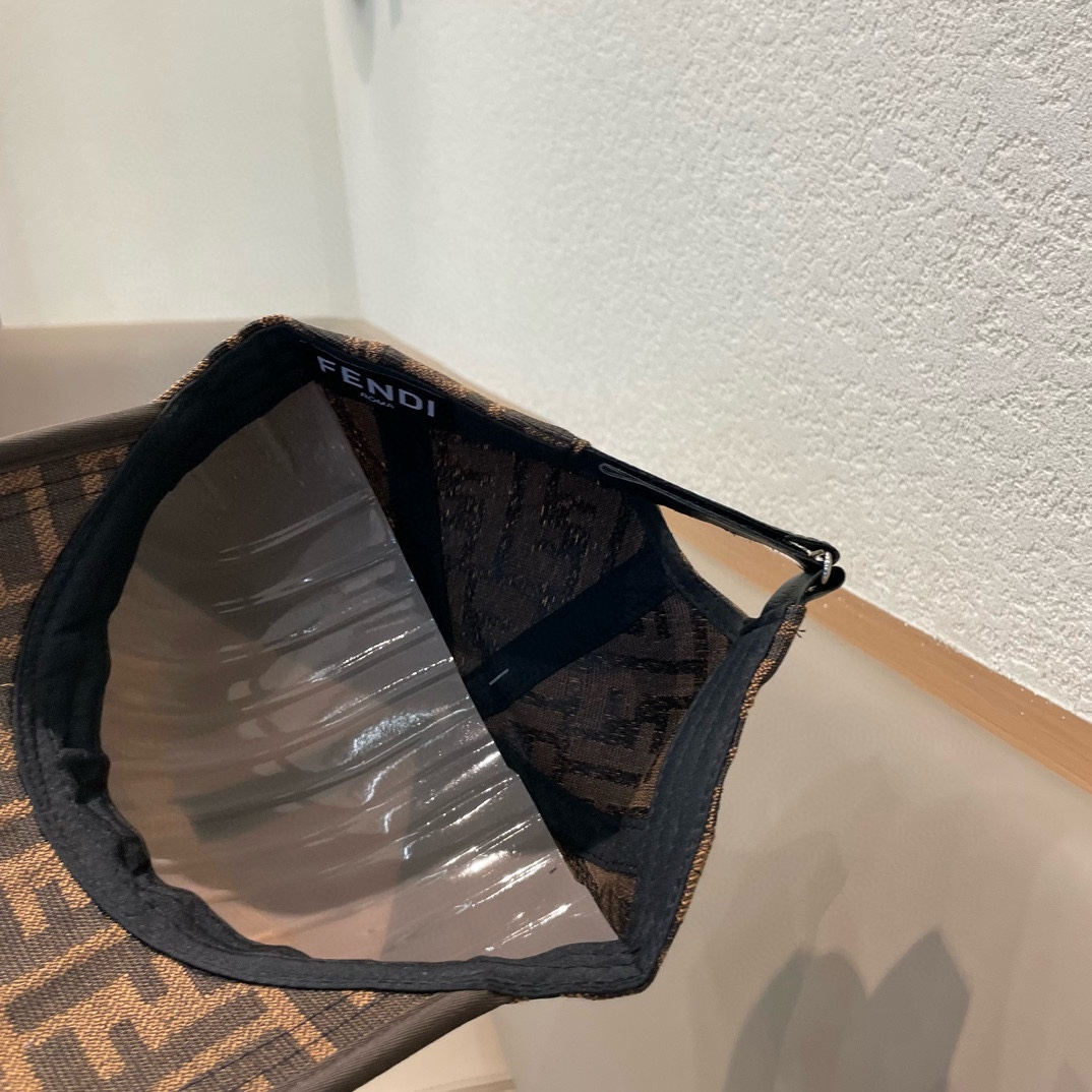  FENDI 芬迪 时装棒球帽新款 流行趋势 喜欢看到收哦 🥰质量超赞哦