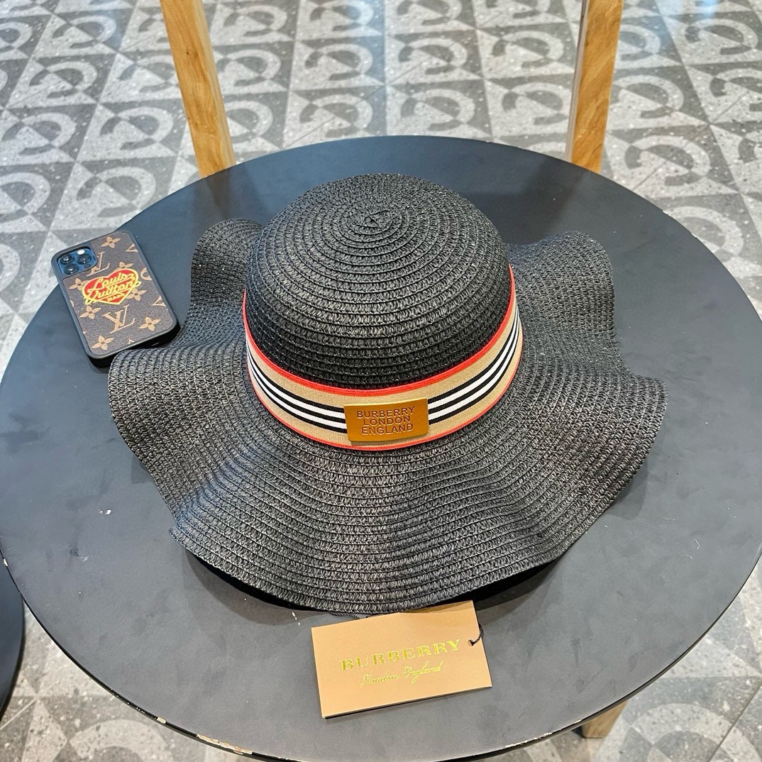   burberry巴宝莉】2024新款小香度假风大沿盆帽草帽，旅行必备，超好搭配，赶紧入手！