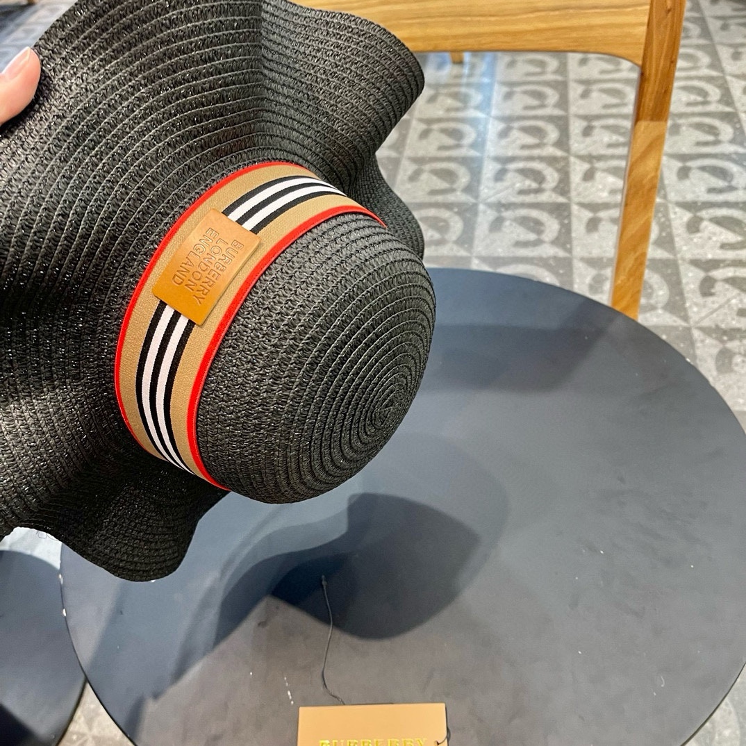   burberry巴宝莉】2024新款小香度假风大沿盆帽草帽，旅行必备，超好搭配，赶紧入手！