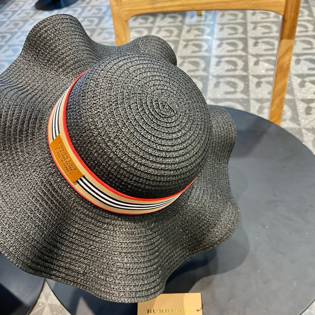   burberry巴宝莉】2024新款小香度假风大沿盆帽草帽，旅行必备，超好搭配，赶紧入手！