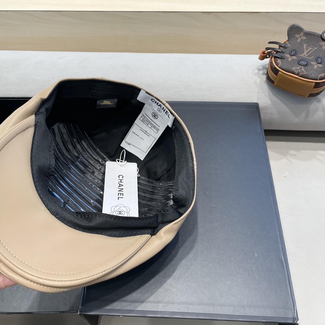  Chanel香奈儿复古PU皮质反戴前进帽女秋冬百搭辣妹个性情侣显脸小贝雷帽子