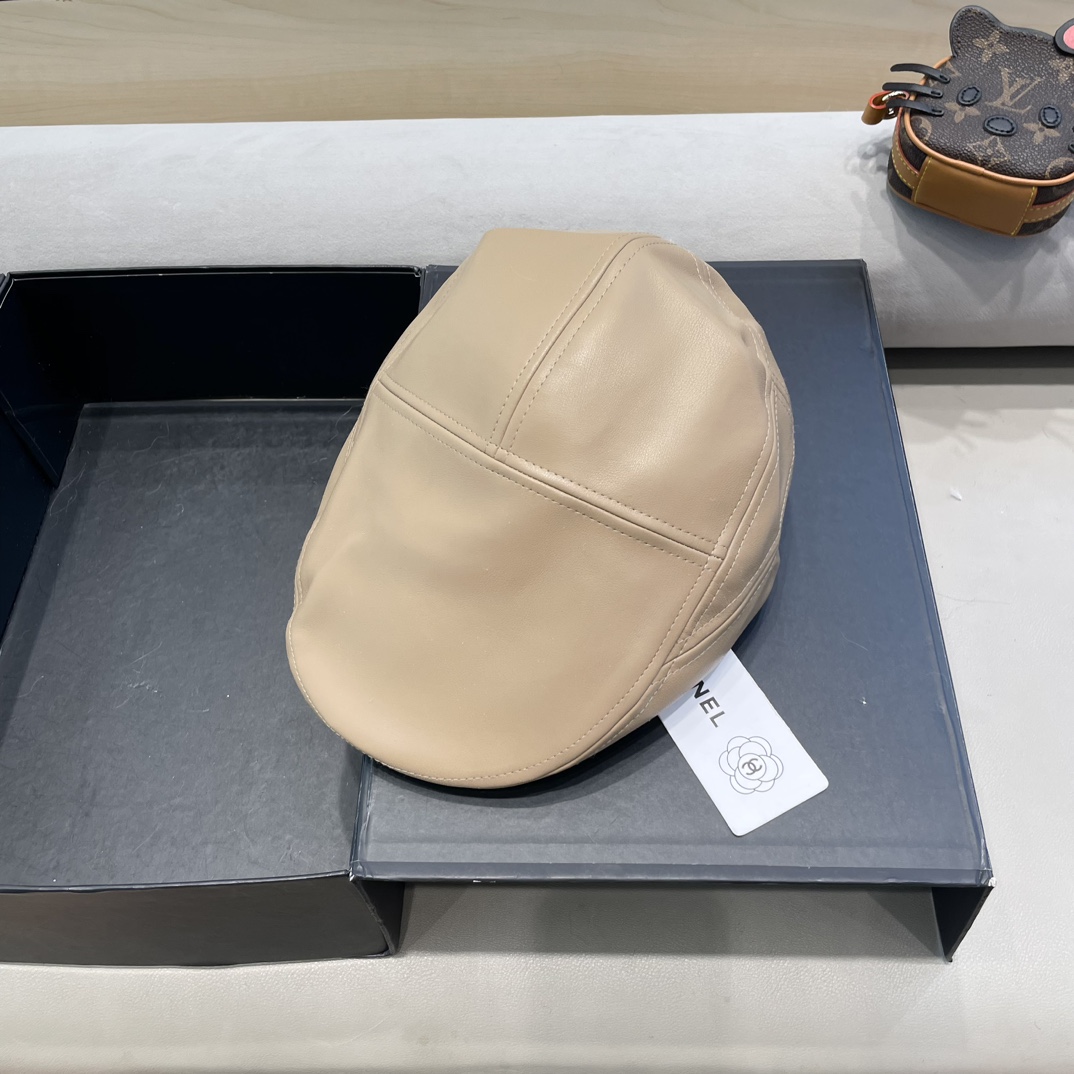  Chanel香奈儿复古PU皮质反戴前进帽女秋冬百搭辣妹个性情侣显脸小贝雷帽子