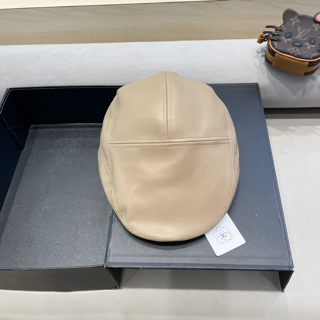  Chanel香奈儿复古PU皮质反戴前进帽女秋冬百搭辣妹个性情侣显脸小贝雷帽子