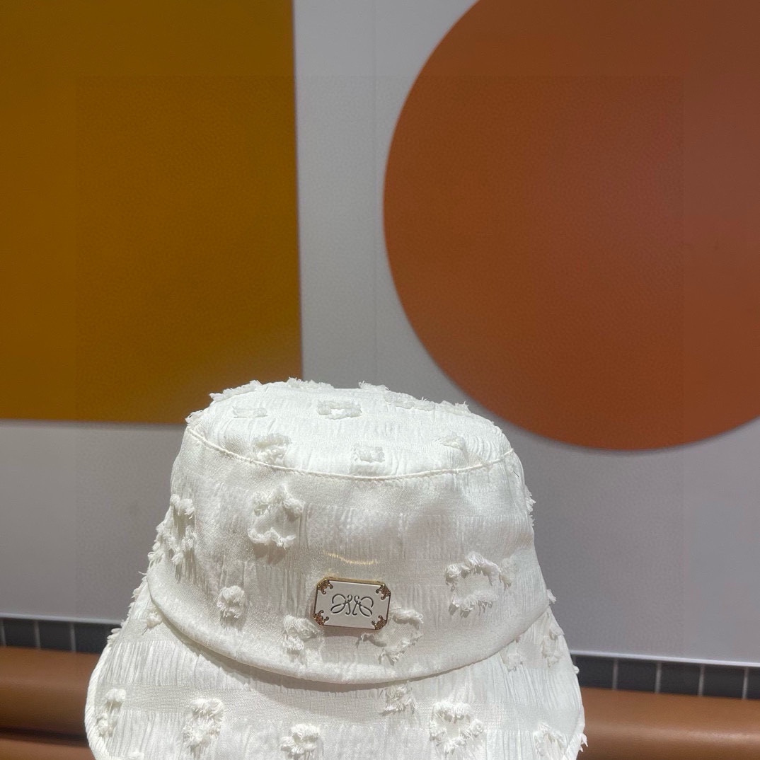  👒罗意威👒LOEWE 新款设计渔夫帽🧢质感超好，外部线条定位标准，做工精细，简约大气低价走