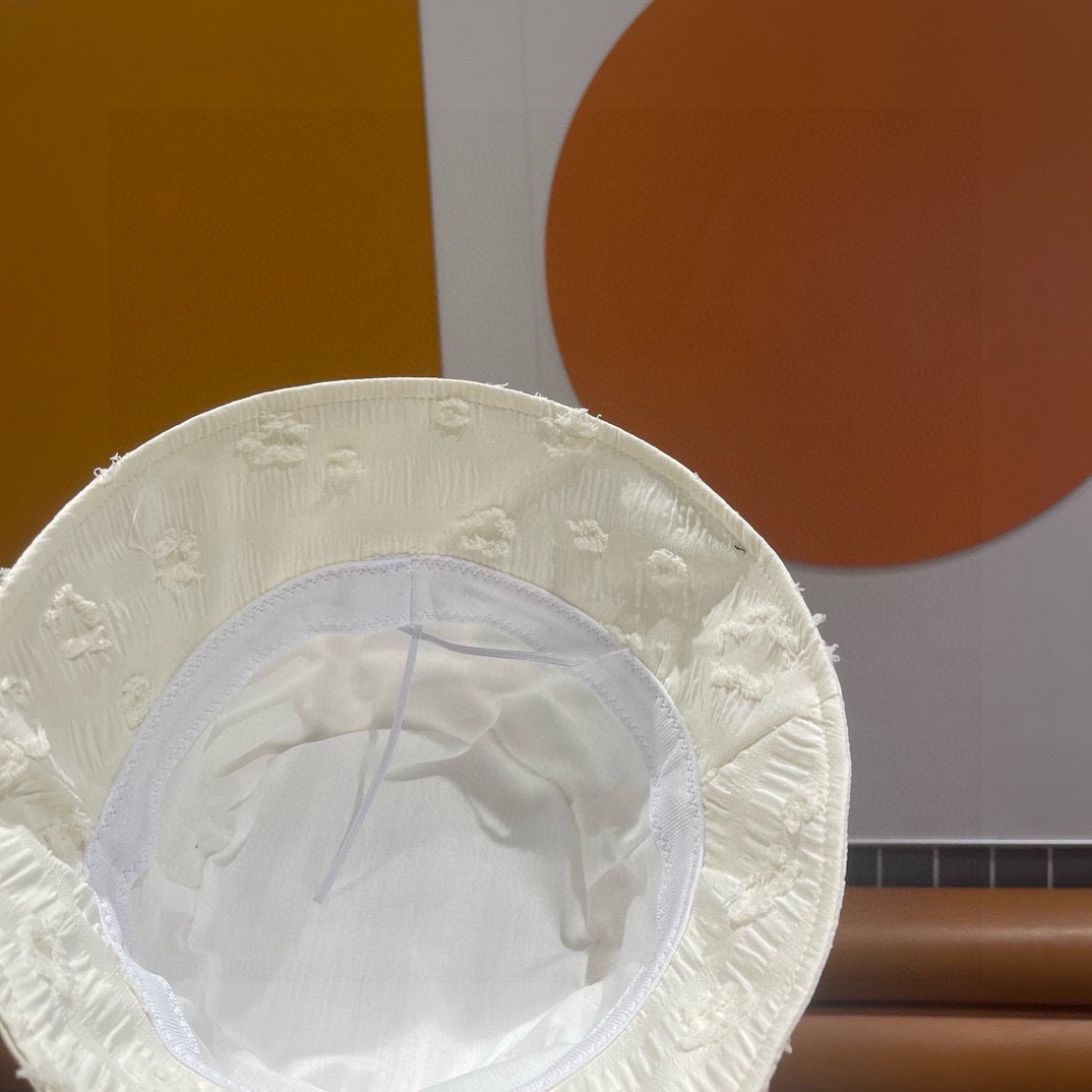  👒罗意威👒LOEWE 新款设计渔夫帽🧢质感超好，外部线条定位标准，做工精细，简约大气低价走