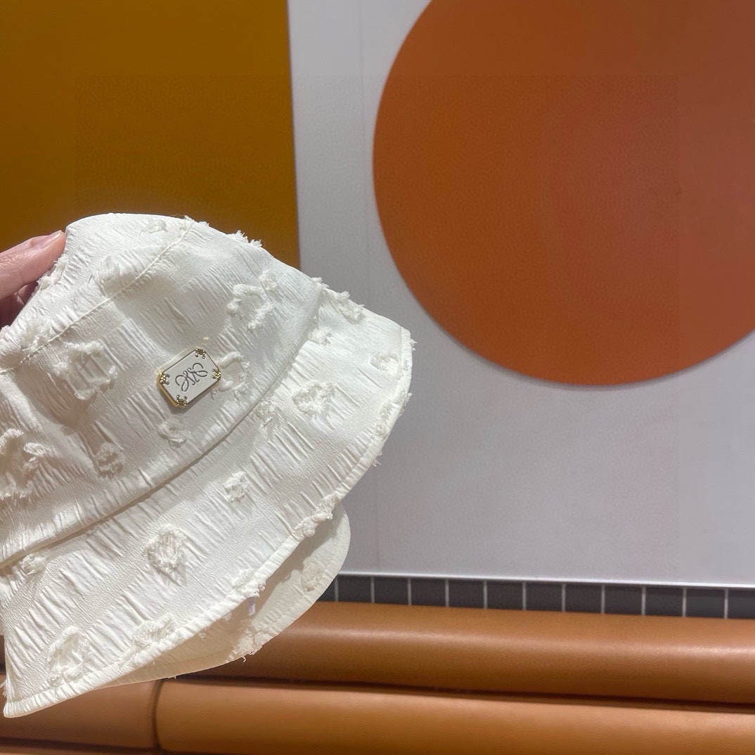  👒罗意威👒LOEWE 新款设计渔夫帽🧢质感超好，外部线条定位标准，做工精细，简约大气低价走