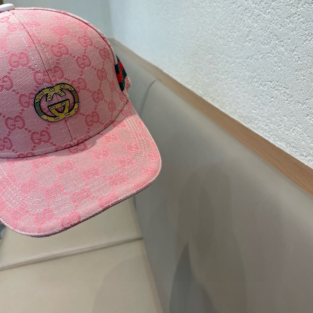  Gucci(古奇)经典原单棒球帽，小双G牛皮拼接，11开模订制，质量超赞！帽檐头层牛皮压花，质量极好！