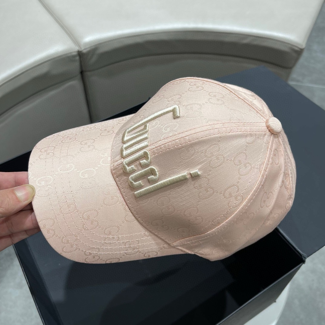 
【GUCCI古奇刺绣棒球帽🧢，专柜新款简约很潮！休闲运动款，经典制作，超级好搭衣服！