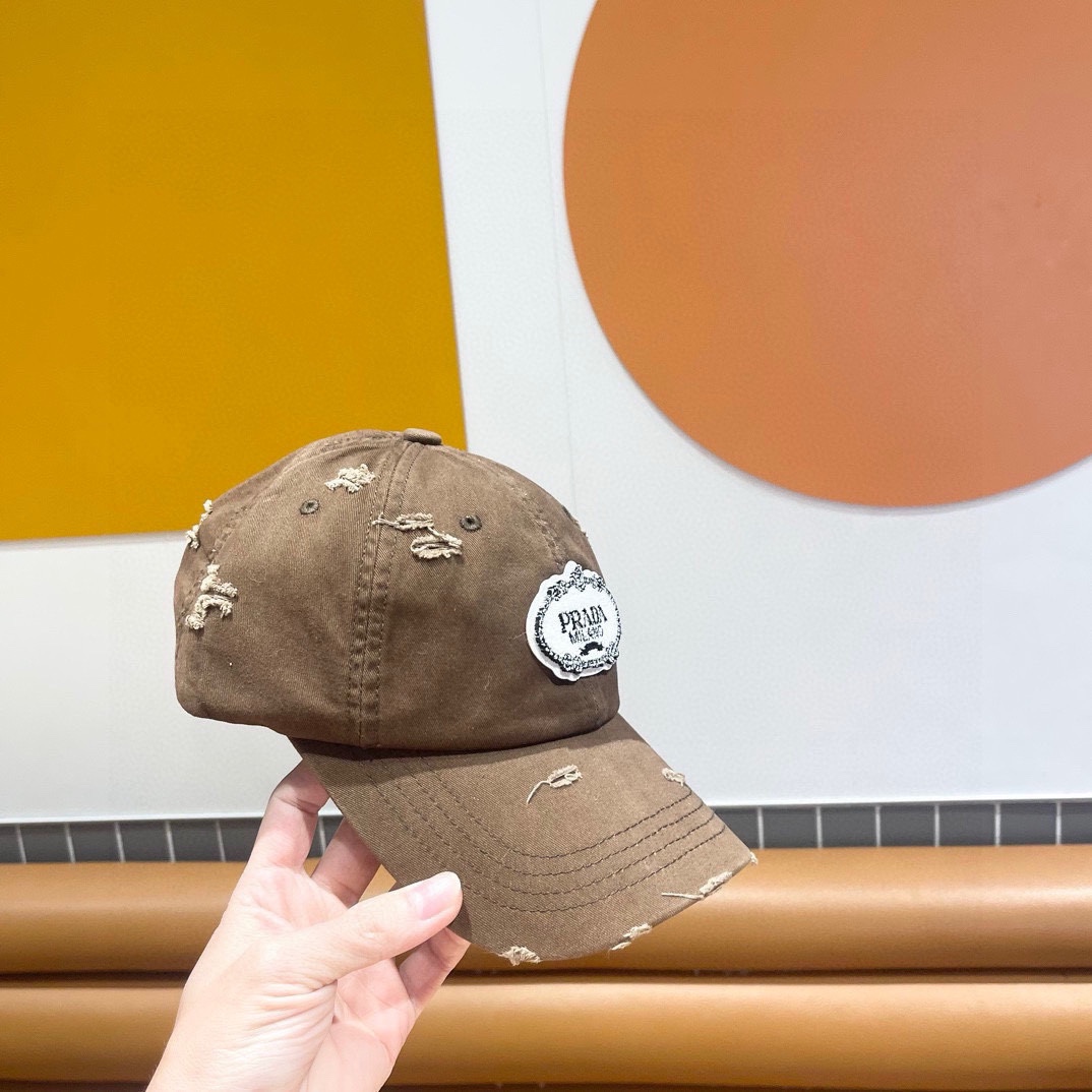  普拉达Prada 经典三角标棒球帽🧢万能必留款 戴一万年都好看 日常刚需 颜色完美 帽型正点 简直谁戴
