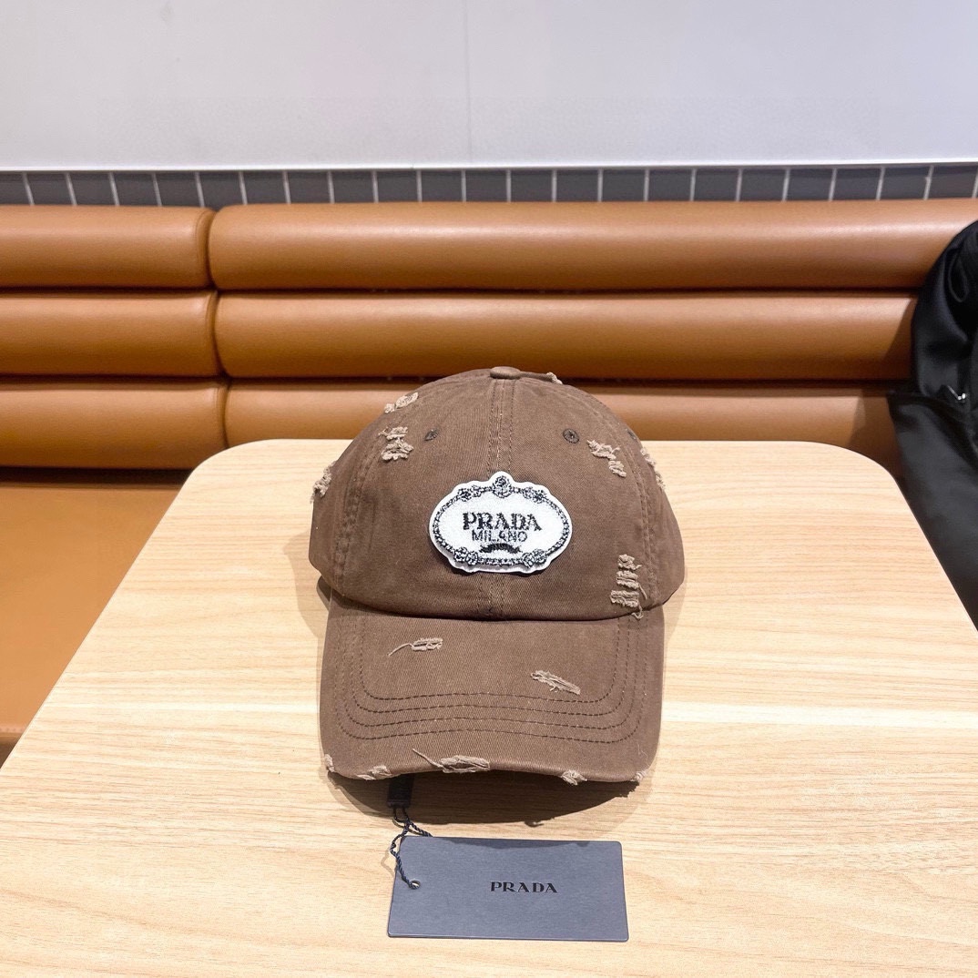  普拉达Prada 经典三角标棒球帽🧢万能必留款 戴一万年都好看 日常刚需 颜色完美 帽型正点 简直谁戴