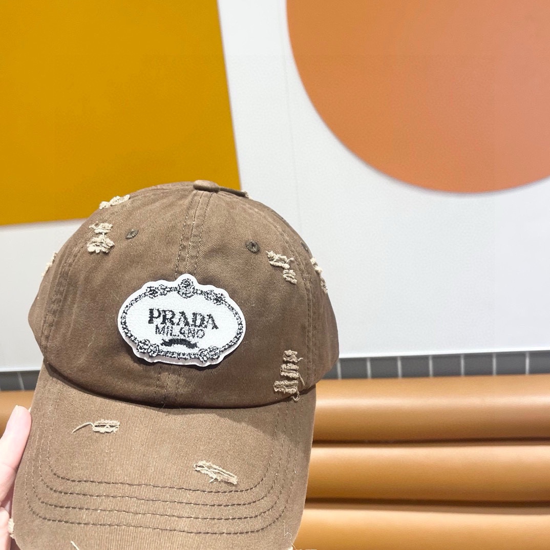  普拉达Prada 经典三角标棒球帽🧢万能必留款 戴一万年都好看 日常刚需 颜色完美 帽型正点 简直谁戴