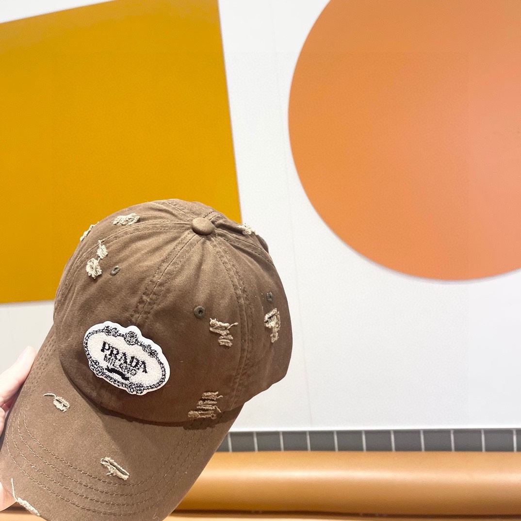  普拉达Prada 经典三角标棒球帽🧢万能必留款 戴一万年都好看 日常刚需 颜色完美 帽型正点 简直谁戴