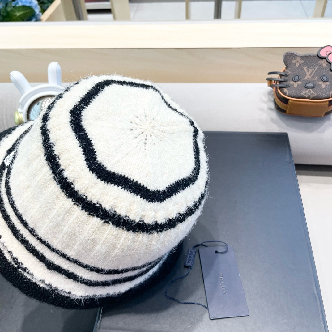   普拉达Prada新款韩版条纹渔夫帽子女素颜百搭显脸小粗纹针织水桶帽冬季盆帽