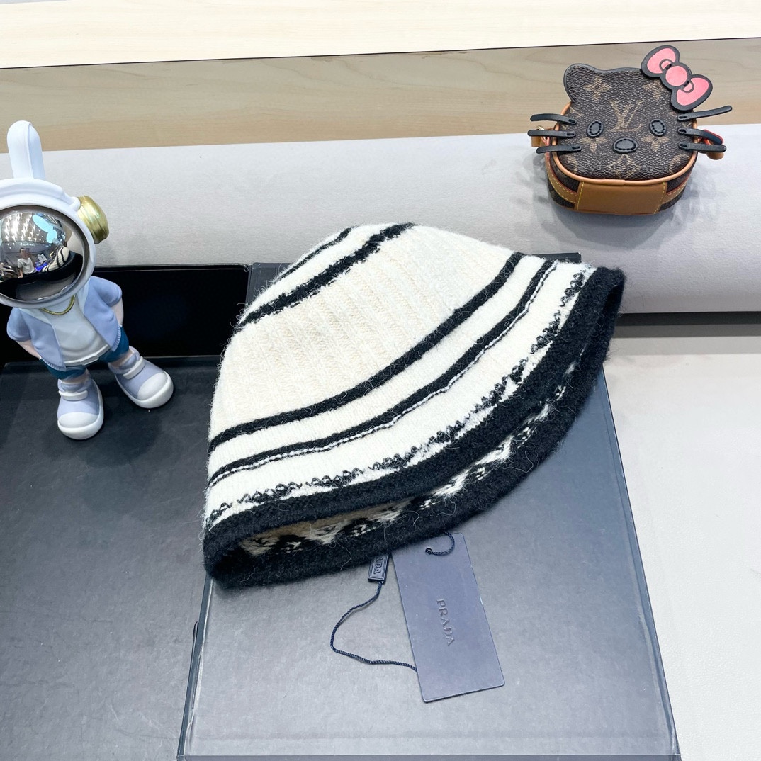   普拉达Prada新款韩版条纹渔夫帽子女素颜百搭显脸小粗纹针织水桶帽冬季盆帽