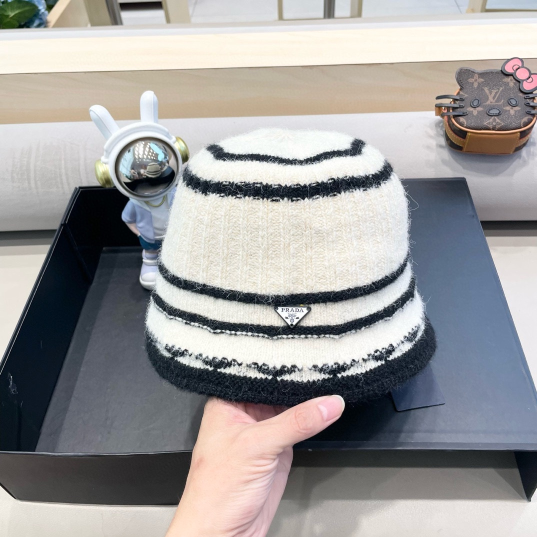   普拉达Prada新款韩版条纹渔夫帽子女素颜百搭显脸小粗纹针织水桶帽冬季盆帽