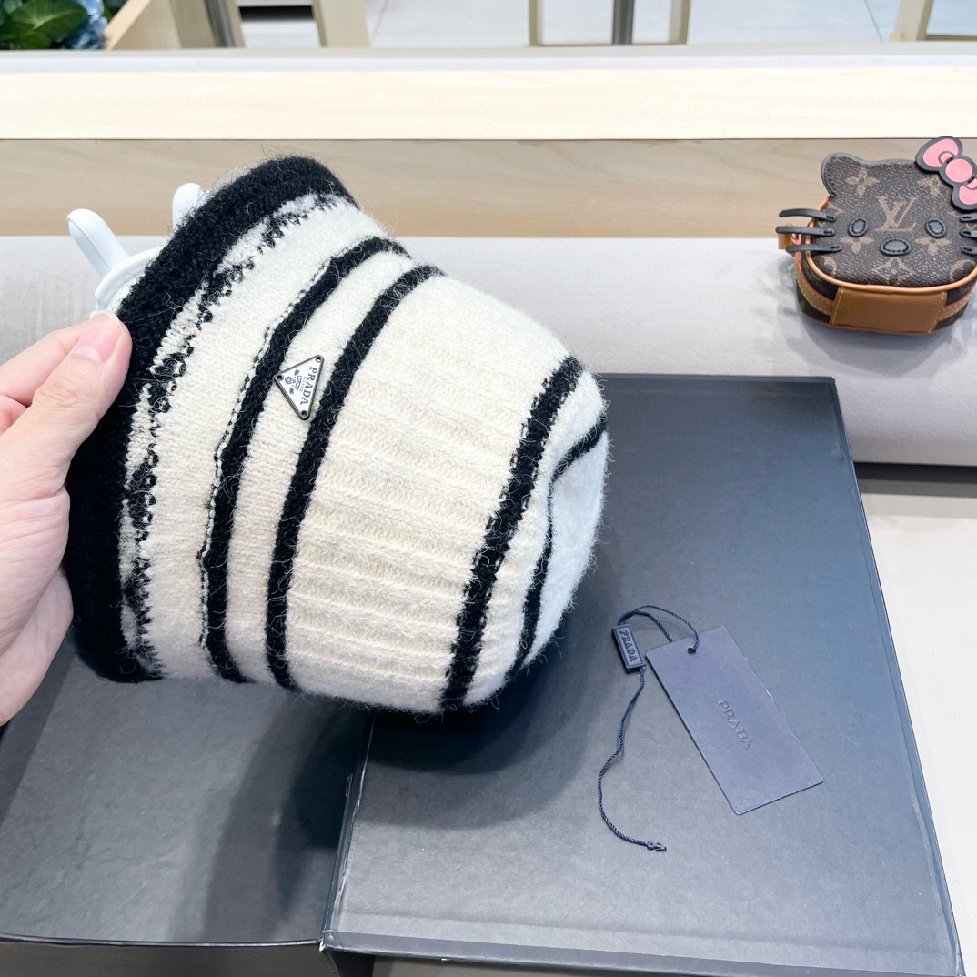   普拉达Prada新款韩版条纹渔夫帽子女素颜百搭显脸小粗纹针织水桶帽冬季盆帽