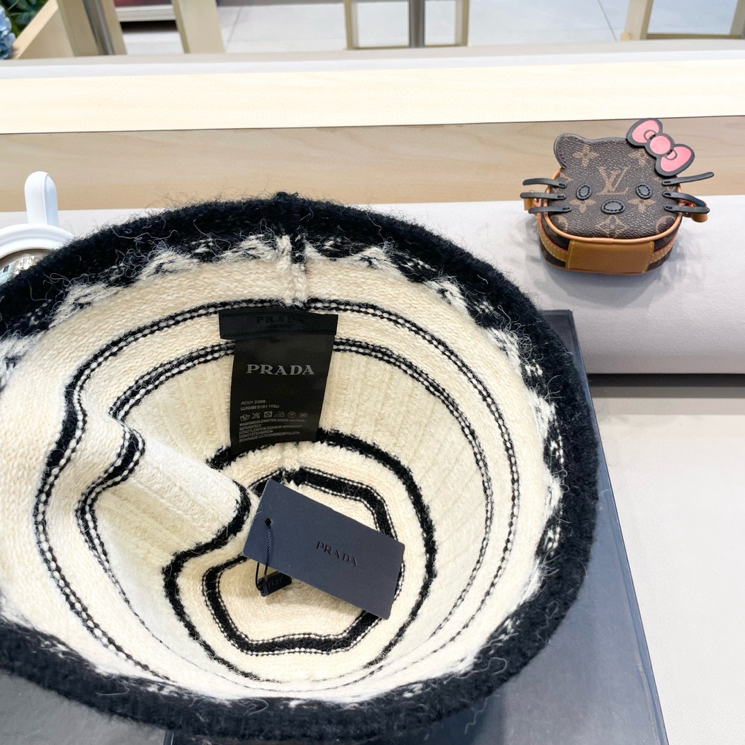   普拉达Prada新款韩版条纹渔夫帽子女素颜百搭显脸小粗纹针织水桶帽冬季盆帽