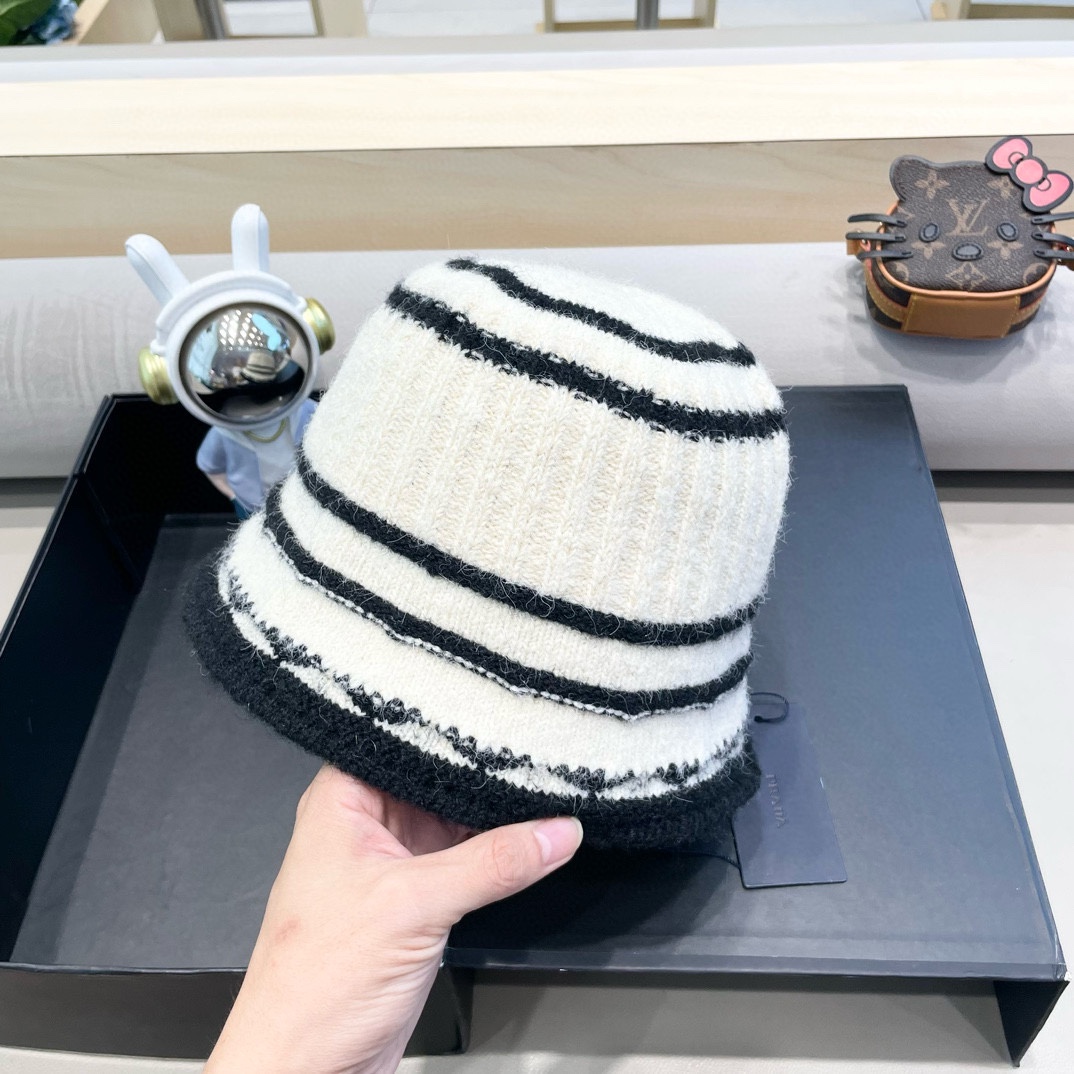   普拉达Prada新款韩版条纹渔夫帽子女素颜百搭显脸小粗纹针织水桶帽冬季盆帽