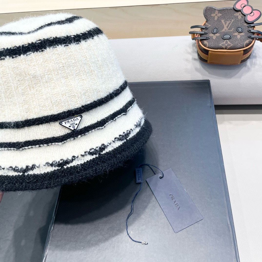   普拉达Prada新款韩版条纹渔夫帽子女素颜百搭显脸小粗纹针织水桶帽冬季盆帽