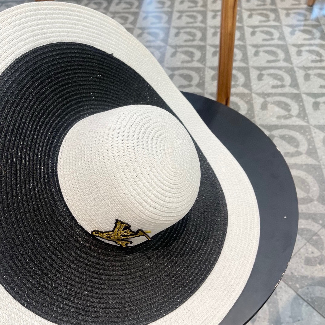  LV 路易威登2025新款草编遮阳大帽檐草帽🤩沙滩风格，简约大方，百搭单品～外出首选，新款帽型超美腻，
