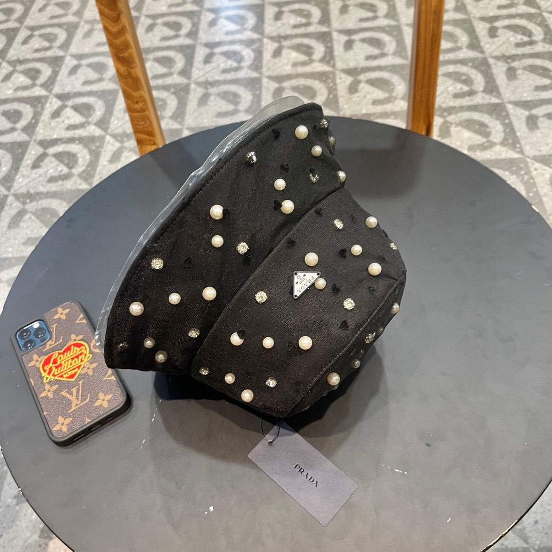  PRADA普拉达 小众珍珠水钻渔夫帽子女轻奢平顶短檐显脸小春夏街头日系盆帽