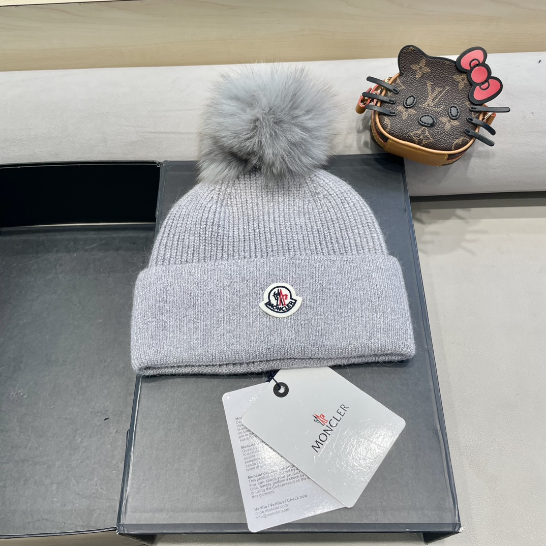 NO:214270,The official hot sale of MONCLER, wool knitted wool hat, 70% wool, 30 rabbit fur, fashionable, good quality, high-end and atmospheric, super soft!  Super hot and beautiful texture, very good match when going out!  Fashion trend!  A must-have item for autumn and winter, buy it quickly!  Hat fisherman hat baseball hat knit hat, hat, christian louboutin, Moncler, espadrilles, hats19860909蒙口MONCLER官方热卖爆款,羊毛针织毛线帽,百分之70羊毛,30兔毛,时尚好品质高端大气,超柔软！超火爆质感很赞,出街超好搭配！时尚潮流！秋冬必备单品,快快入手哦！帽子渔夫帽棒球帽针织帽,帽子,christian louboutin,Moncler,espadrilles,hats,hat