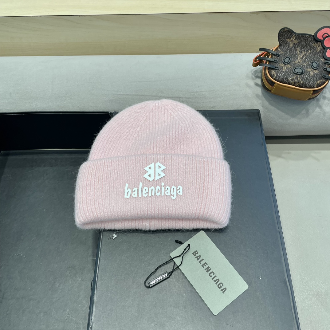 NO:214262,Balenciaga autumn and winter rabbit hair new style big brand knitted wool hats are both sized, which is very easy to match when you go out!  Hat fisherman hat baseball hat knit hat, hat, balenciaga, espadrilles,hats19860909巴黎世家 秋冬兔毛新款大牌同款针织毛线帽均码,出街超好搭配！帽子渔夫帽棒球帽针织帽,帽子,balenciaga,espadrilles,hats,hat