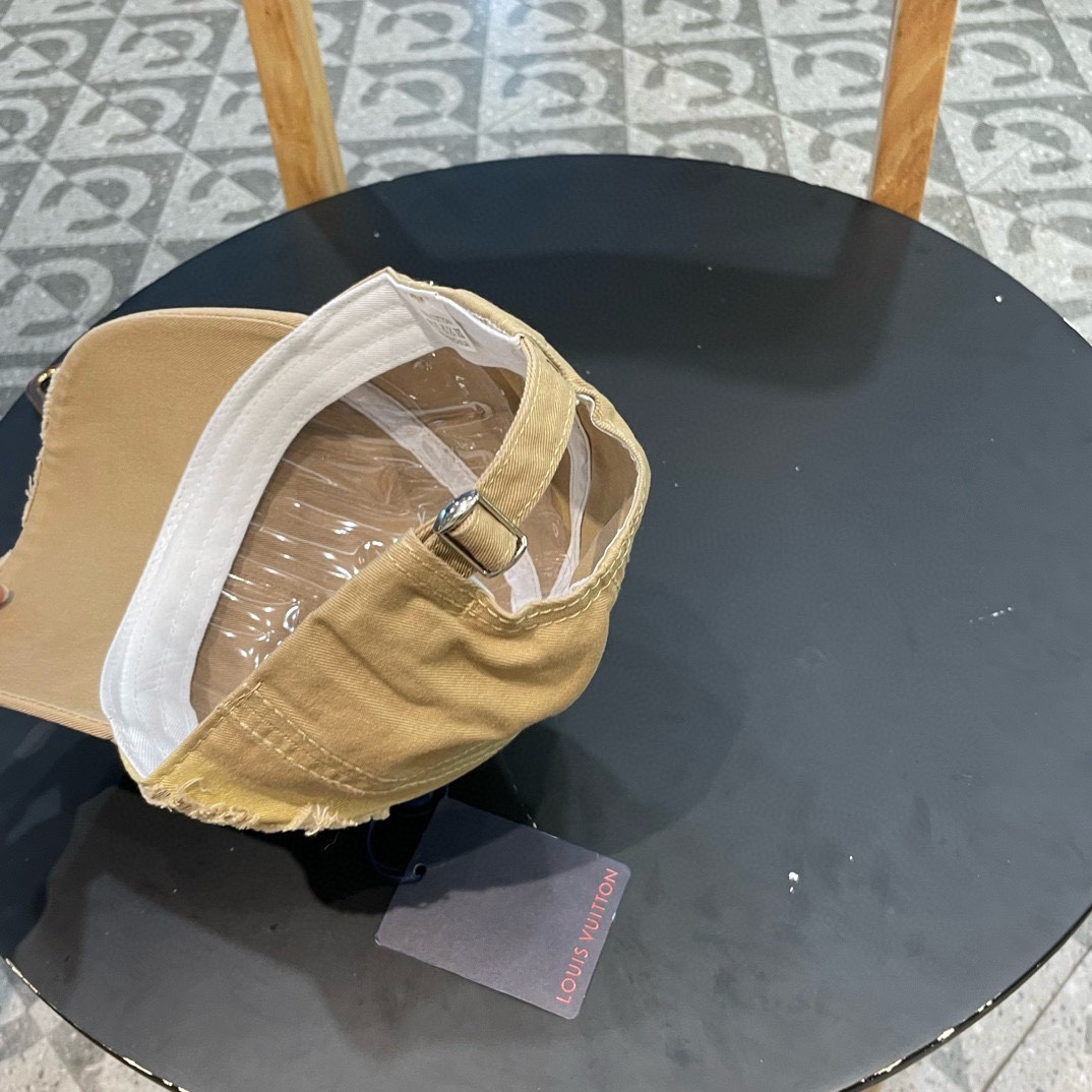   LV(路易威登)2025新款原单破洞棒球帽，专柜11开模订制质量超赞，基础头围57 可调节。