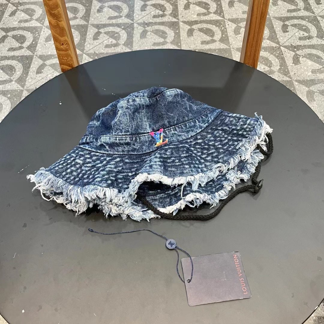  路易威登棒球帽LouisVuitton👒😍韩版时尚做旧水洗渔夫帽磨边做破潮遮阳防晒牛仔帽子女显脸小