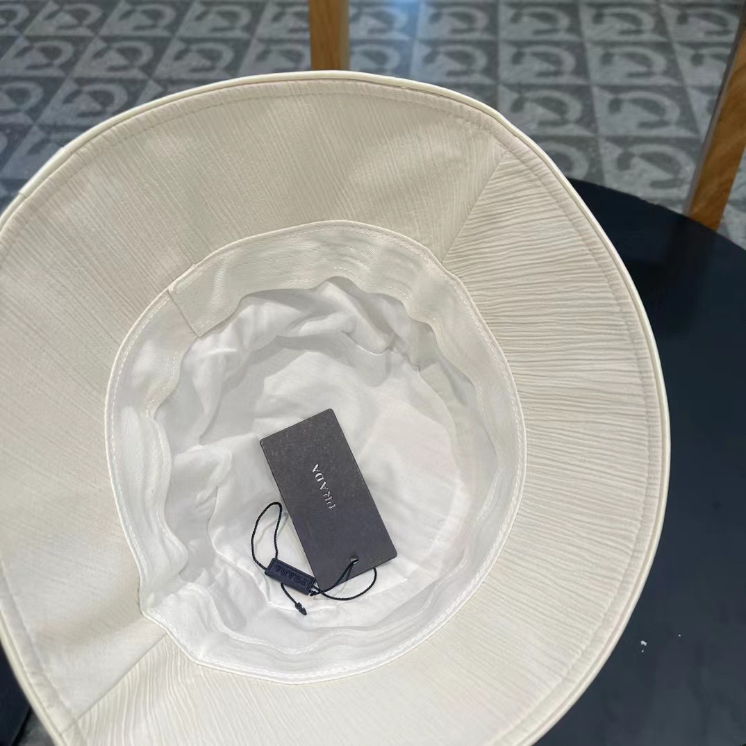 【PRADA普拉达】2.最新遮阳渔夫帽，日常款超好搭配