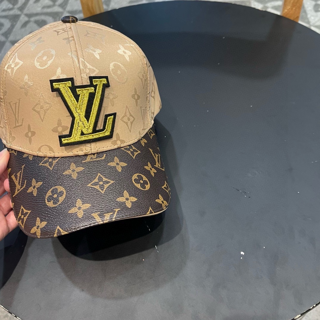  新款出货LV(路易威登)新款原单棒球帽，11开模订制，做工细致完美，质量超赞，基础头围56，贴片可调节