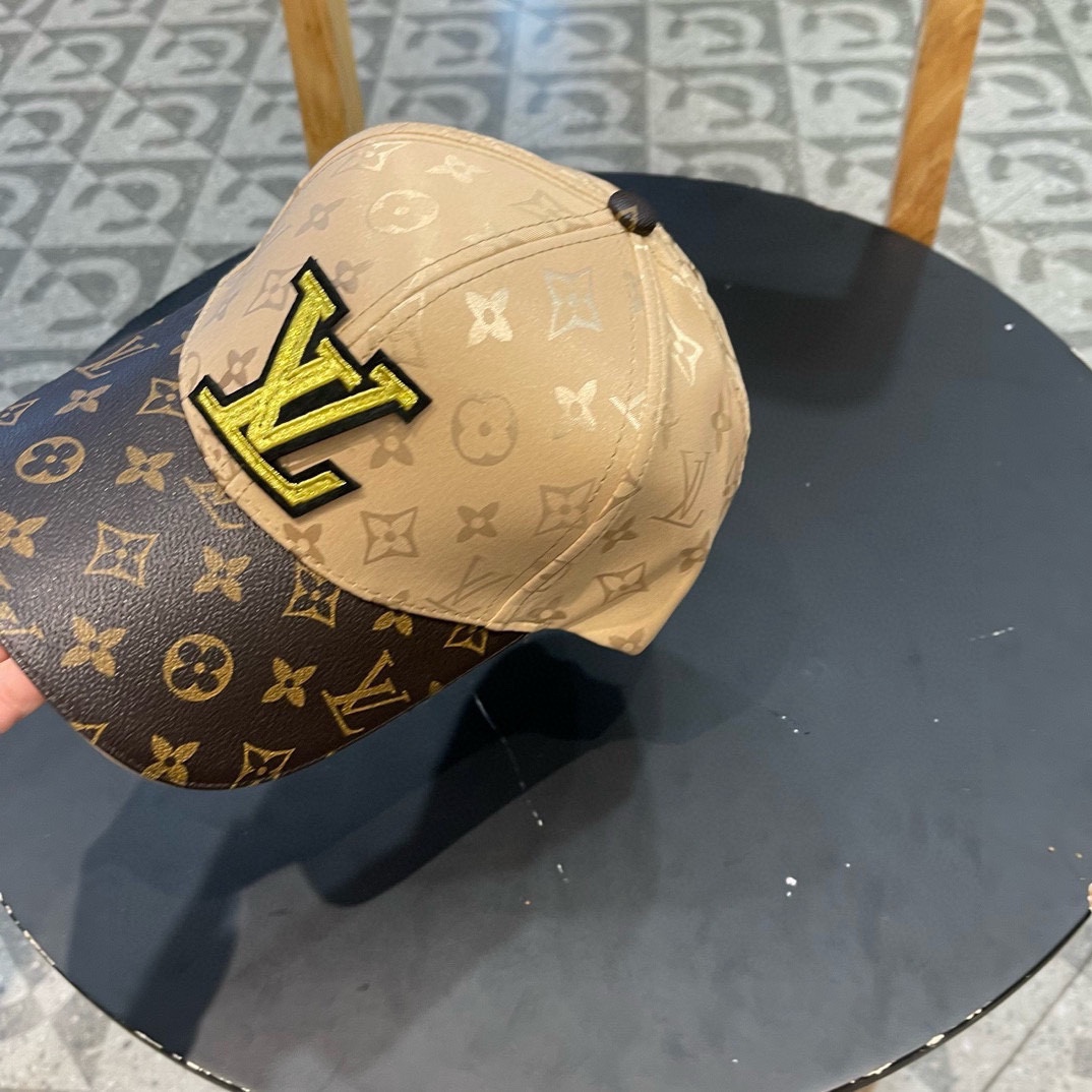  新款出货LV(路易威登)新款原单棒球帽，11开模订制，做工细致完美，质量超赞，基础头围56，贴片可调节