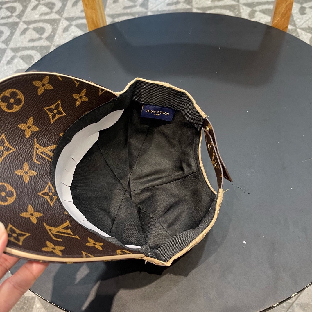  新款出货LV(路易威登)新款原单棒球帽，11开模订制，做工细致完美，质量超赞，基础头围56，贴片可调节