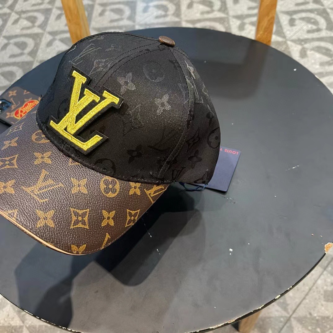  新款出货LV(路易威登)新款原单棒球帽，11开模订制，做工细致完美，质量超赞，基础头围56，贴片可调节