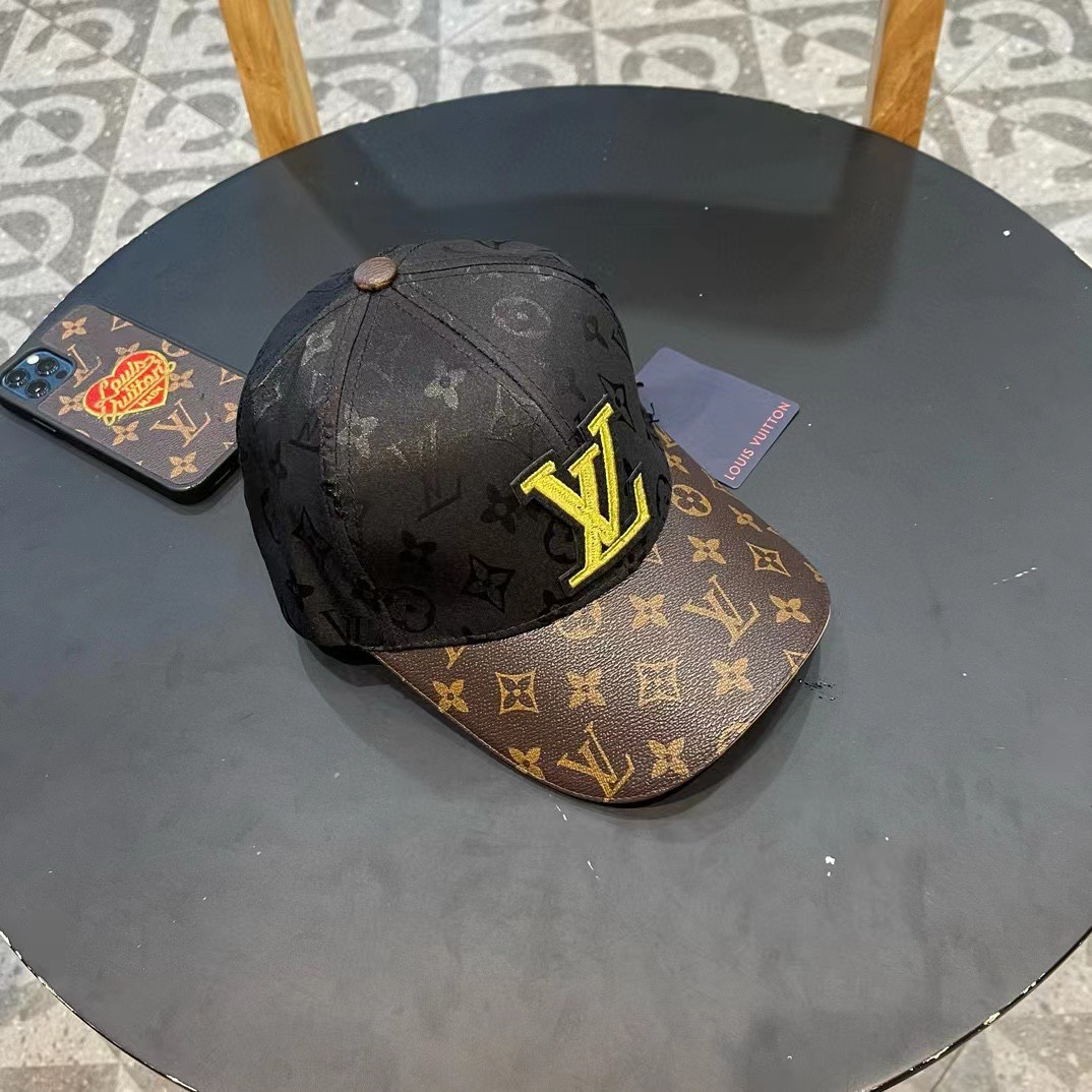  新款出货LV(路易威登)新款原单棒球帽，11开模订制，做工细致完美，质量超赞，基础头围56，贴片可调节