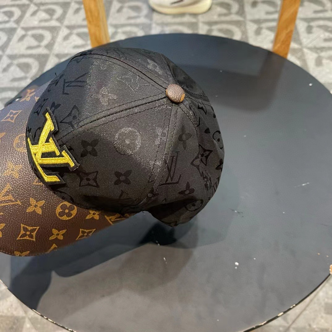  新款出货LV(路易威登)新款原单棒球帽，11开模订制，做工细致完美，质量超赞，基础头围56，贴片可调节
