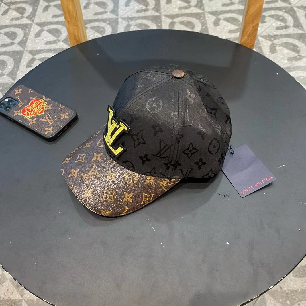  新款出货LV(路易威登)新款原单棒球帽，11开模订制，做工细致完美，质量超赞，基础头围56，贴片可调节