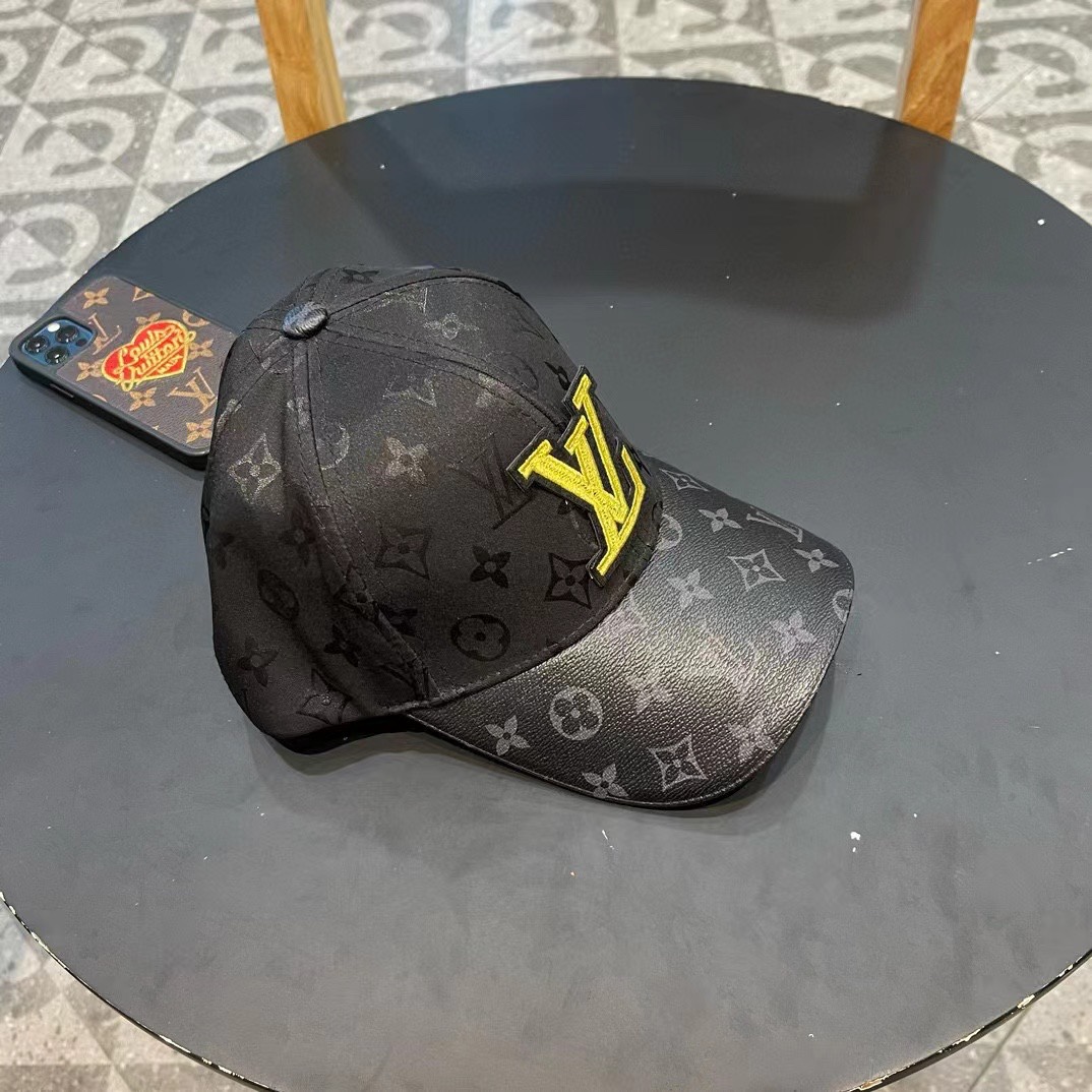  新款出货LV(路易威登)新款原单棒球帽，11开模订制，做工细致完美，质量超赞，基础头围56，贴片可调节