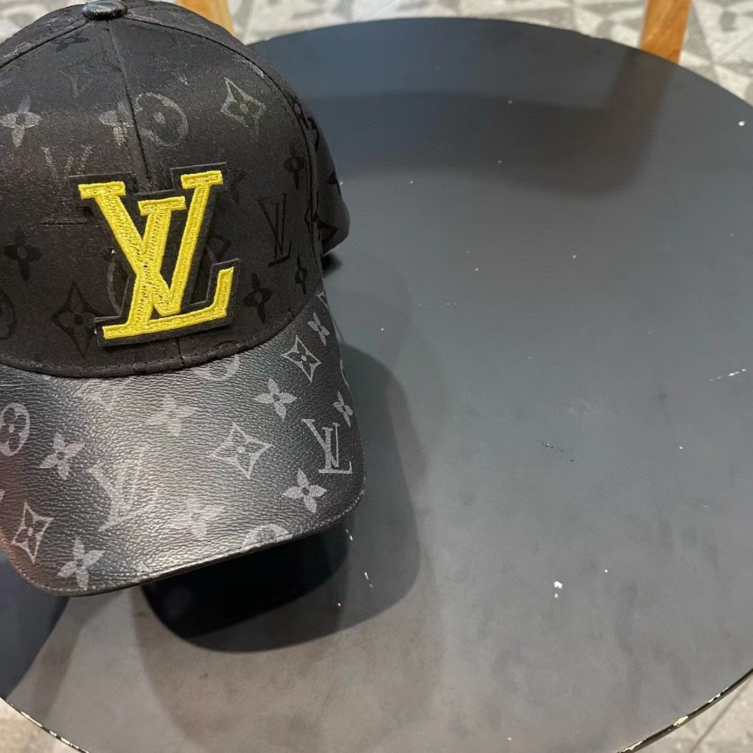  新款出货LV(路易威登)新款原单棒球帽，11开模订制，做工细致完美，质量超赞，基础头围56，贴片可调节