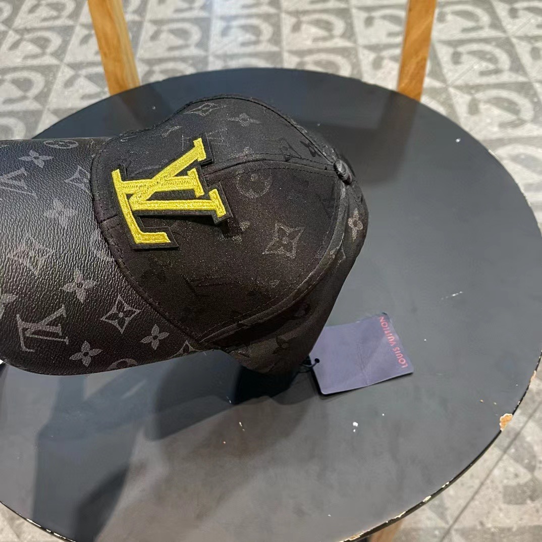  新款出货LV(路易威登)新款原单棒球帽，11开模订制，做工细致完美，质量超赞，基础头围56，贴片可调节