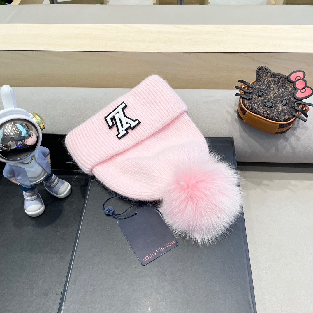  上新！路易威登 LouisVuitton 针织毛线帽！小姐姐的冬日最爱～随便搭配什么衣服都好看！又减龄