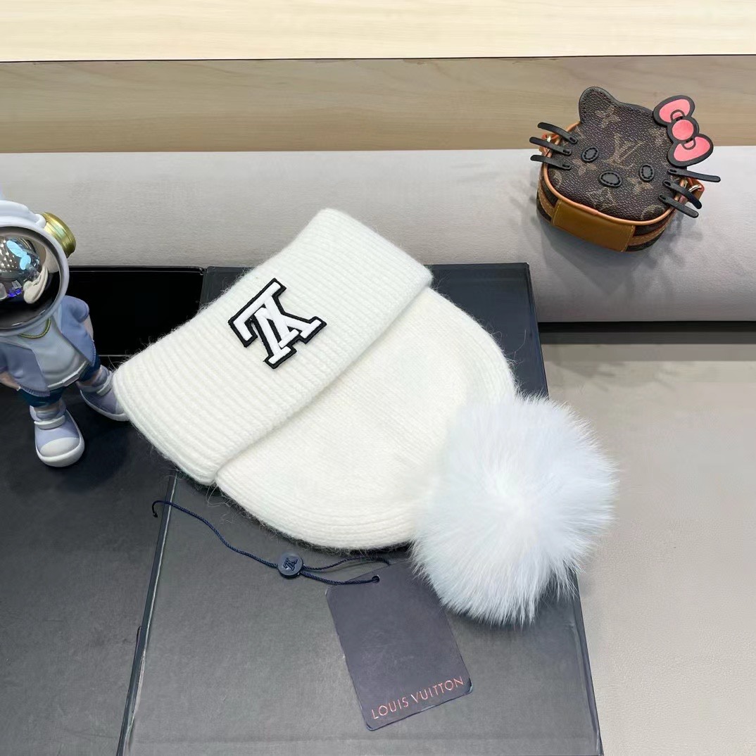  上新！路易威登 LouisVuitton 针织毛线帽！小姐姐的冬日最爱～随便搭配什么衣服都好看！又减龄