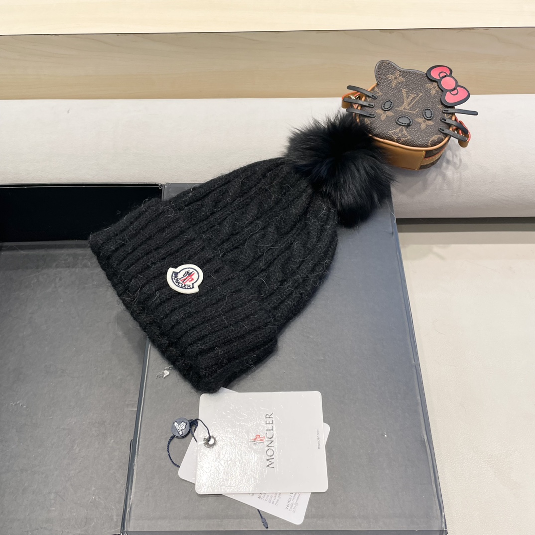 蒙口Moncler盟可睐💥官网经典针织帽，原单复刻.非常柔软亲肤，弹性很好💓有质感又非常百搭的款式~保暖