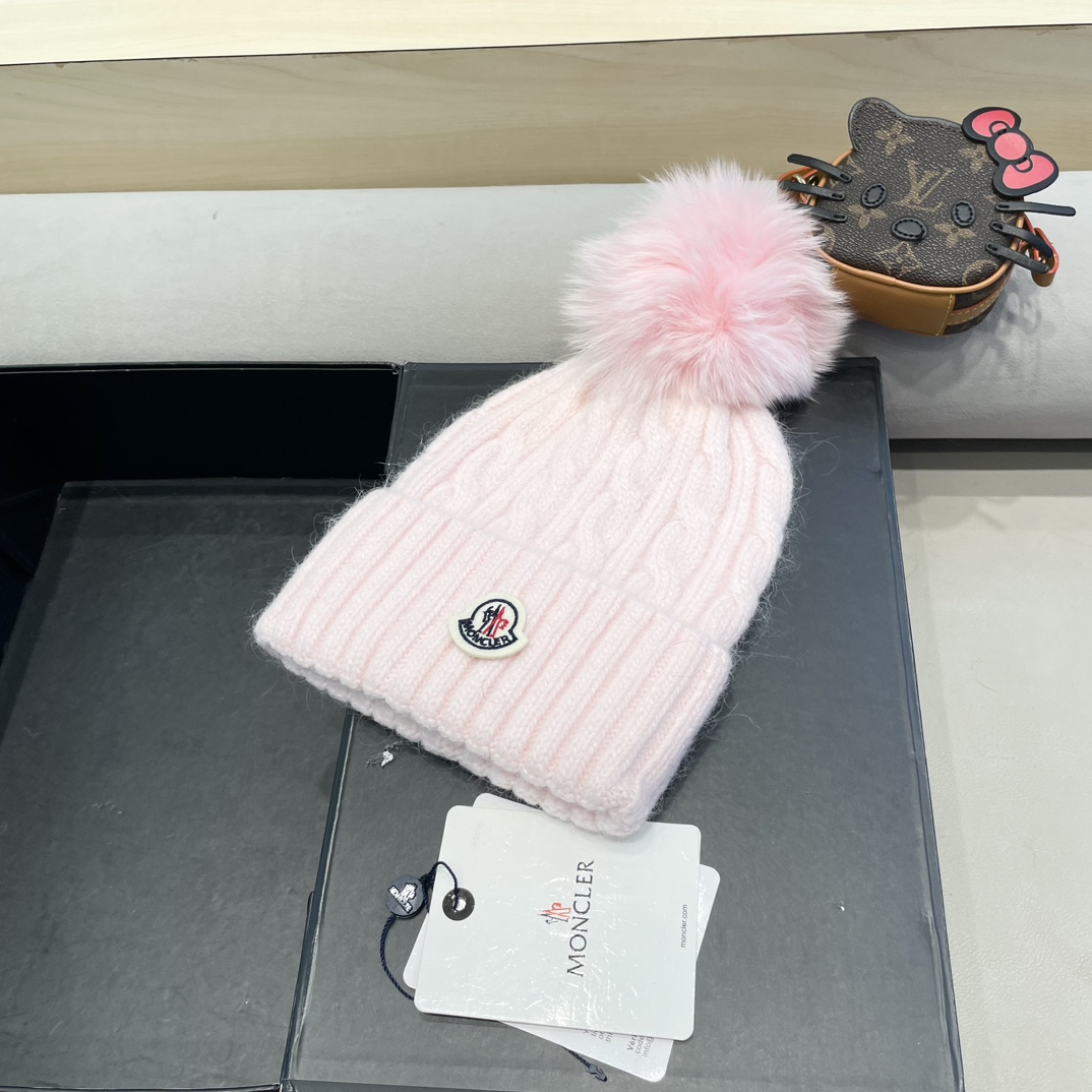 蒙口Moncler盟可睐💥官网经典针织帽，原单复刻.非常柔软亲肤，弹性很好💓有质感又非常百搭的款式~保暖