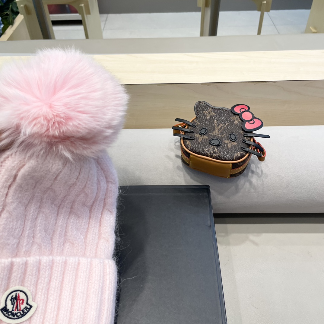 蒙口Moncler盟可睐💥官网经典针织帽，原单复刻.非常柔软亲肤，弹性很好💓有质感又非常百搭的款式~保暖